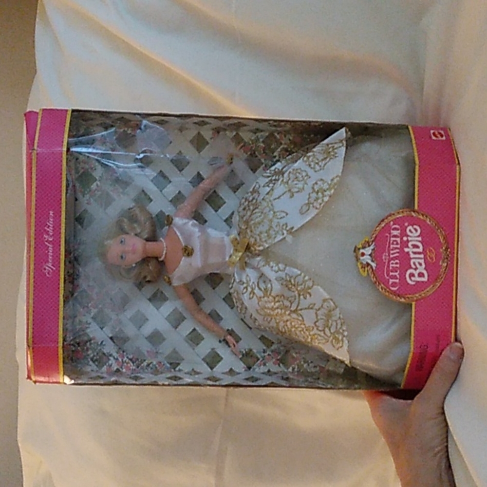 Mattel•Club Wedd• Barbie•NIB•1997• Blonde•Gold white dress•HTF•